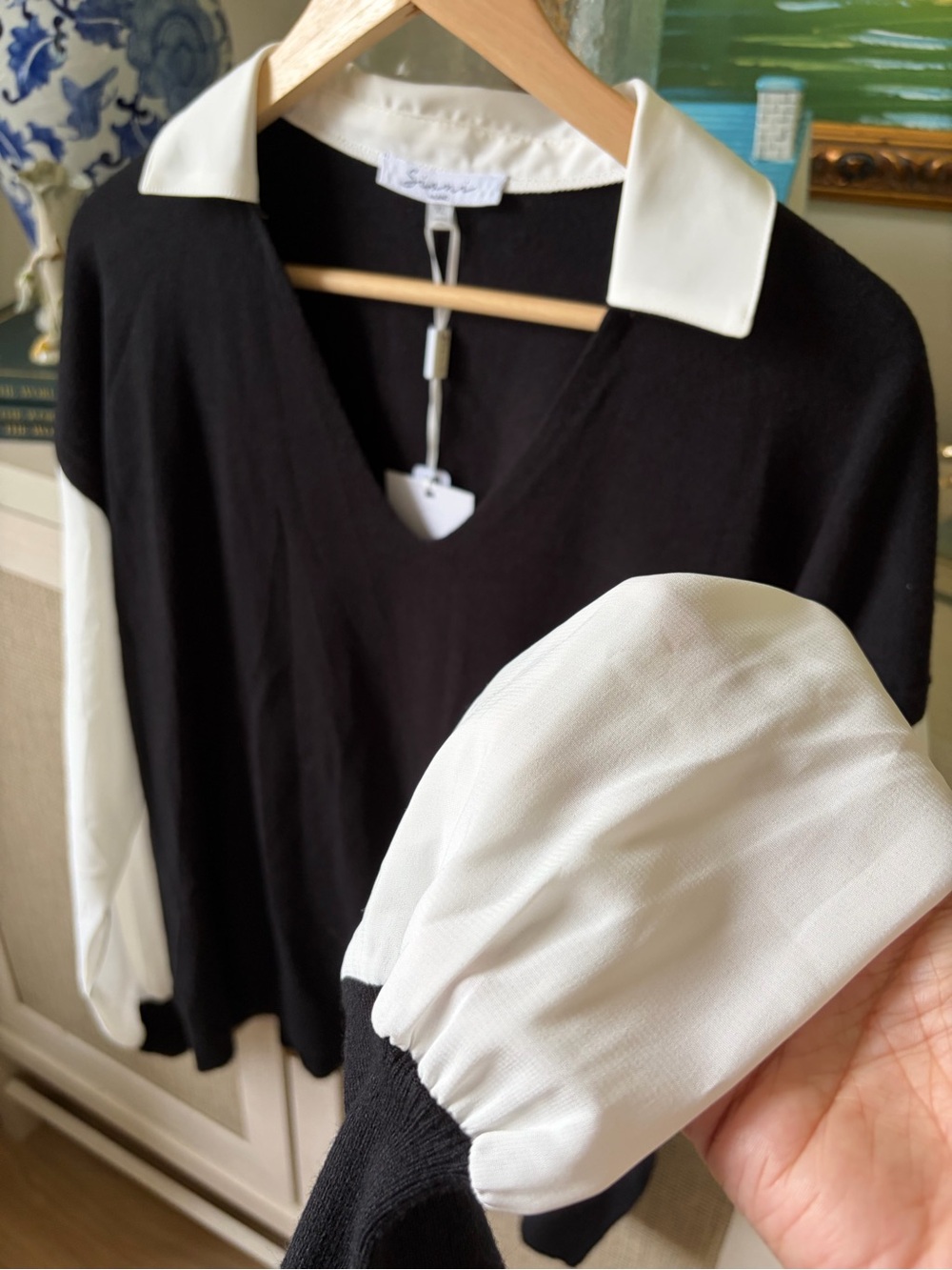 Sioni Black V‑Neck Sweater with White Collar & Sleeves-00B - Picture 6 of 6
